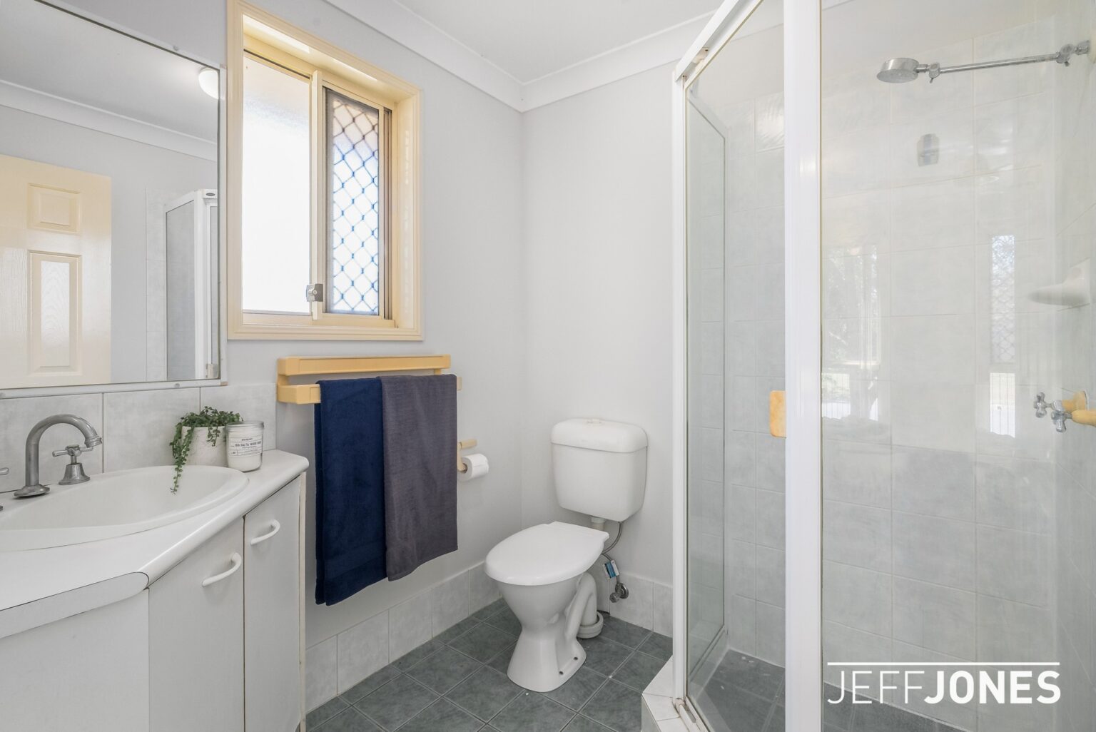 17 Erncroft Place-14